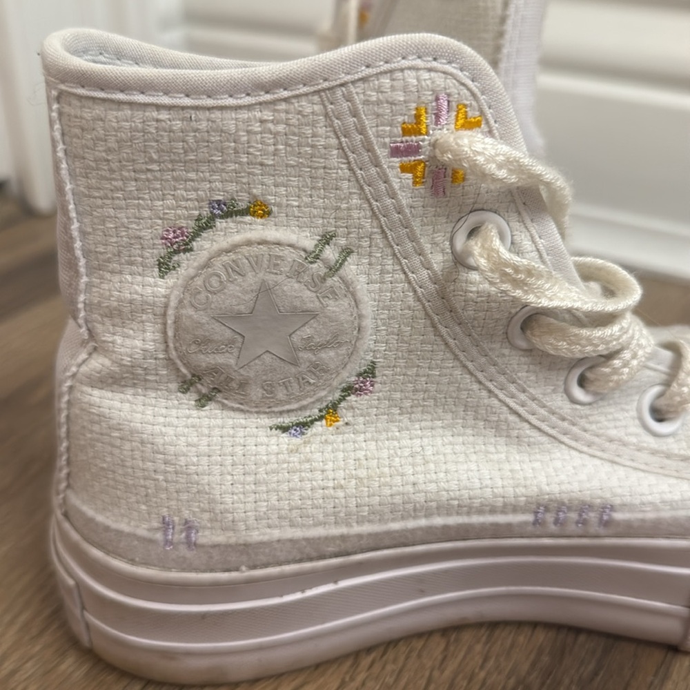 Converse Chuck Taylor All Star Embroidered Floral White High-Top Sneakers - Picture 4 of 5